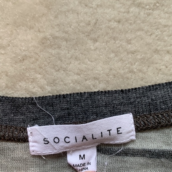 Socialite army print v neck - Picture 3 of 3